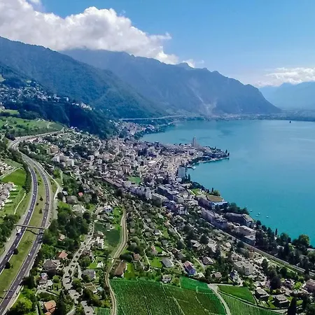 Castle | Charming View مونترو